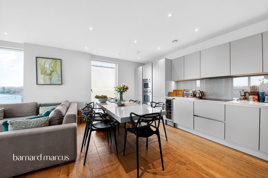 Property photo 2 of 12