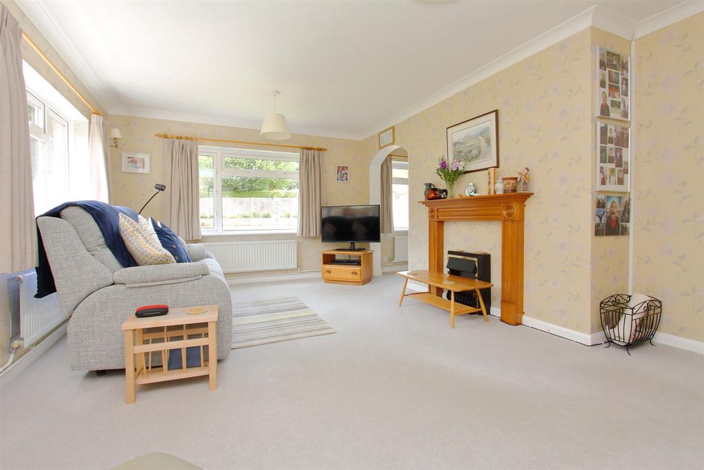 Property photo 2 of 13 Cedar Gables Ph30.Jpg