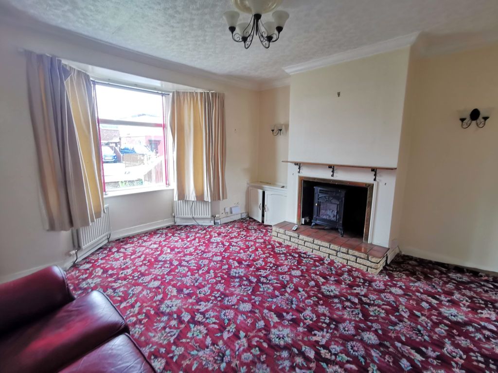 Property photo 2 of 12 Lounge