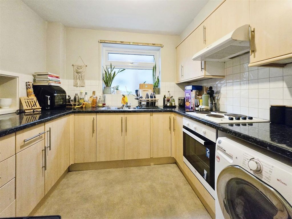 Property photo 2 of 6 Kitchen