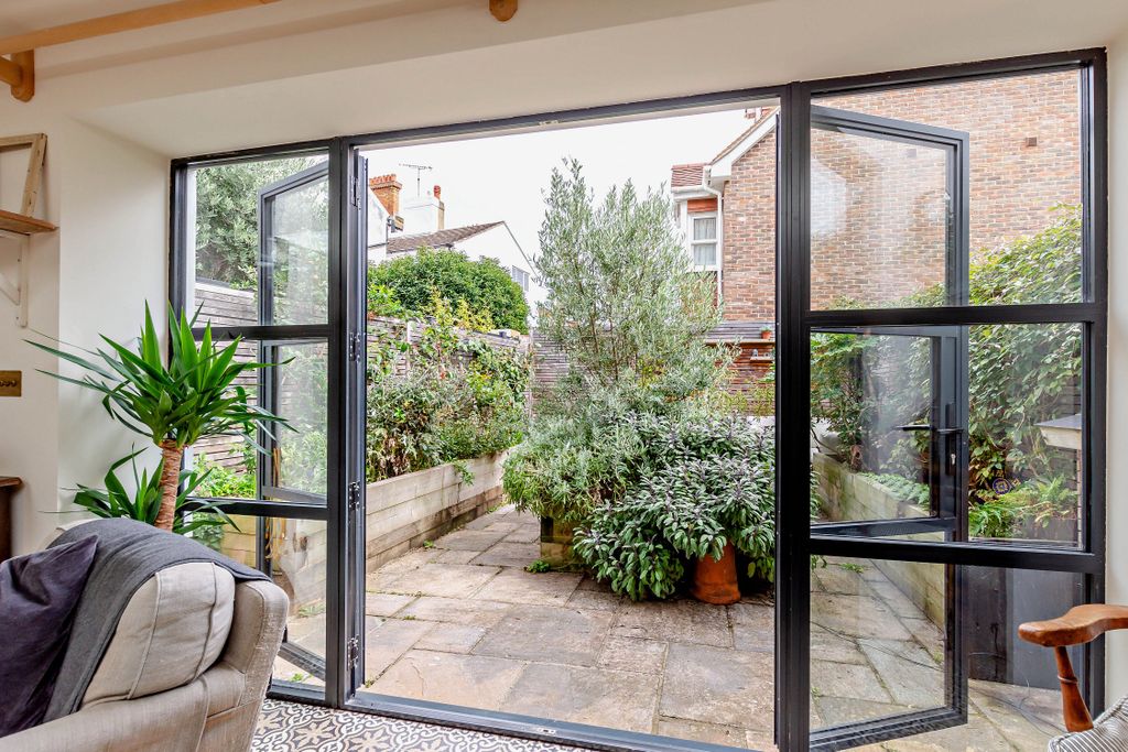 Property photo 3 of 21 Doors To Courtyard
