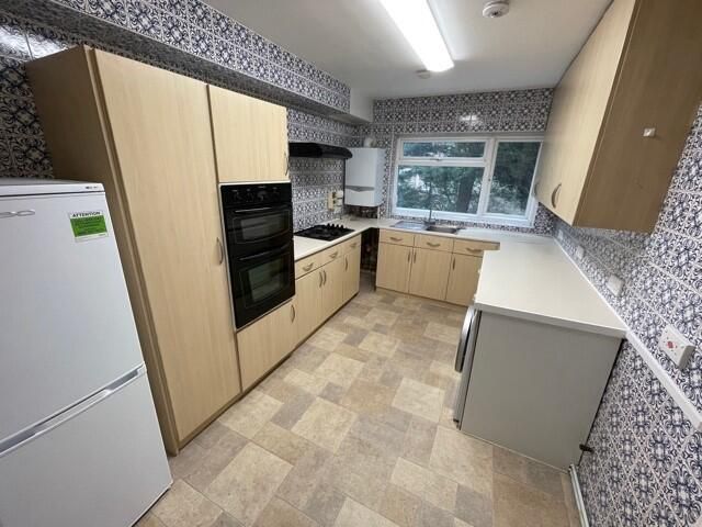 Property photo 3 of 9 Kitchen