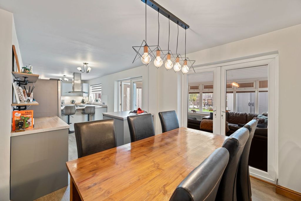 Property photo 2 of 22 Kitchen/Dining Room
