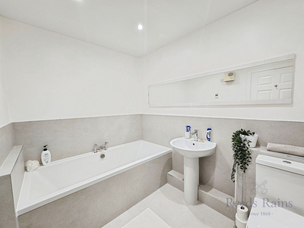 Property photo 3 of 27 Picture No. 02