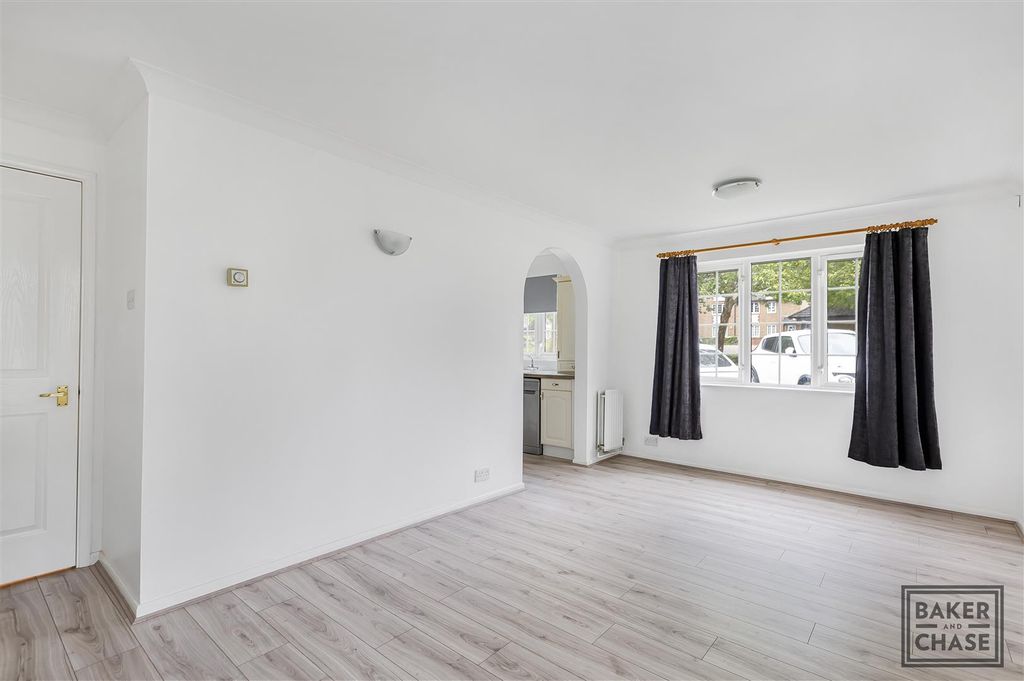 Property photo 2 of 10 Lounge