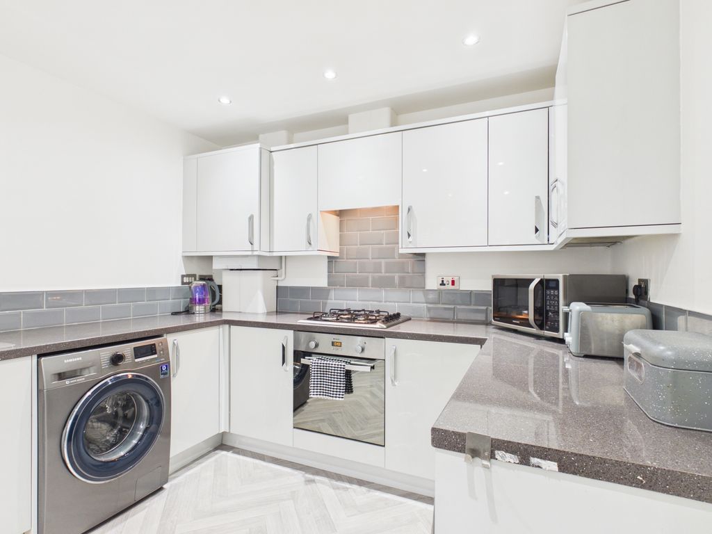 Property photo 3 of 29 Cam03729G0-Pr0260-Still001