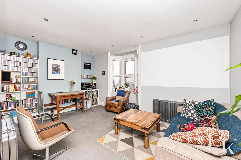 Property photo 2 of 20 Living Room