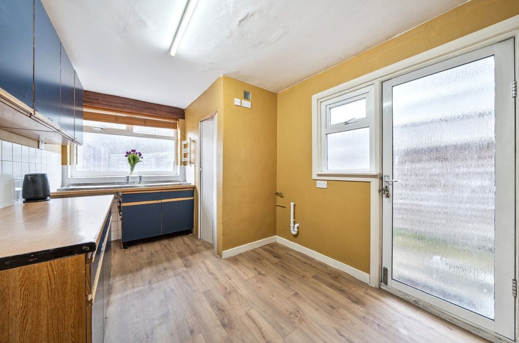 Property photo 2 of 17 Kitchen