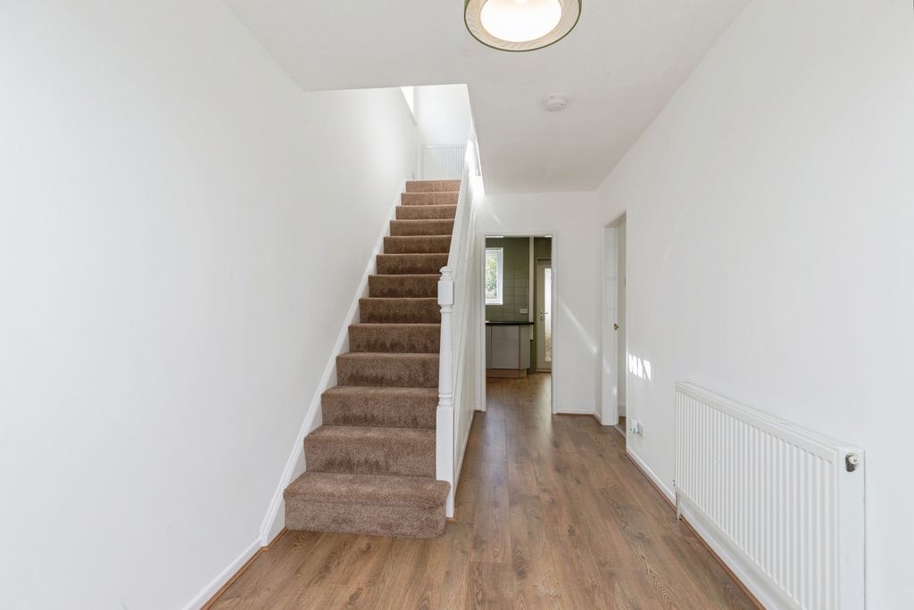 Property photo 3 of 17 Hallway
