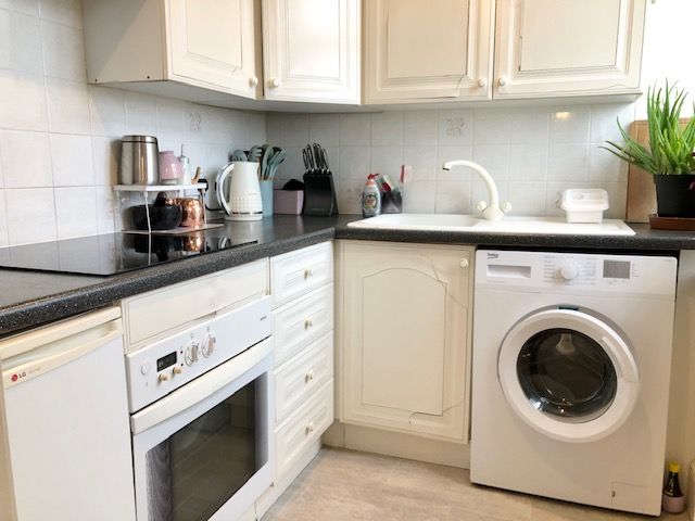 Property photo 2 of 9 Kitchen