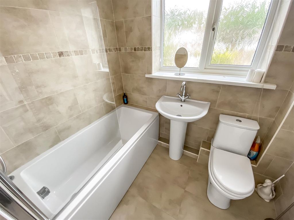 Property photo 3 of 16 Bathroom.Jpg