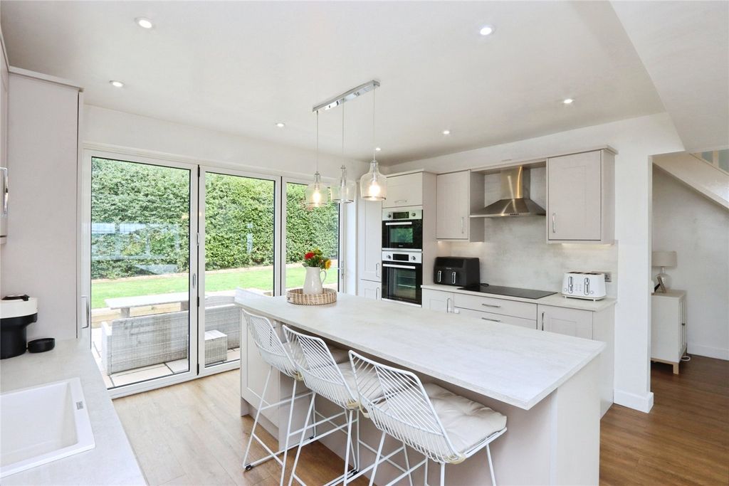 Property photo 2 of 33 Picture No. 24