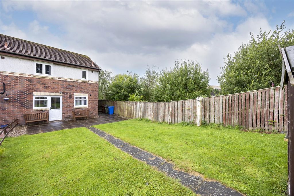 Property photo 2 of 19 02-9_Mclaren_Crescent_Glasgow_002.Jpg