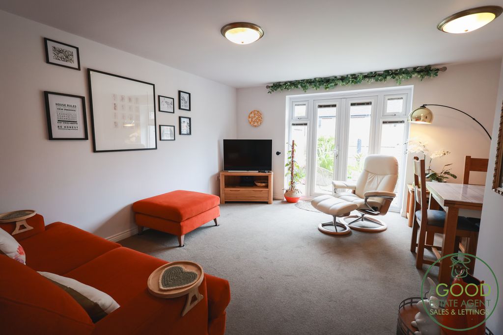 Property photo 2 of 18