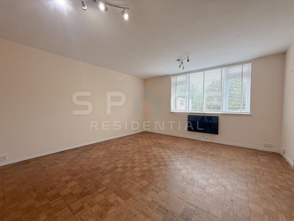 Property photo 2 of 11 Living Room