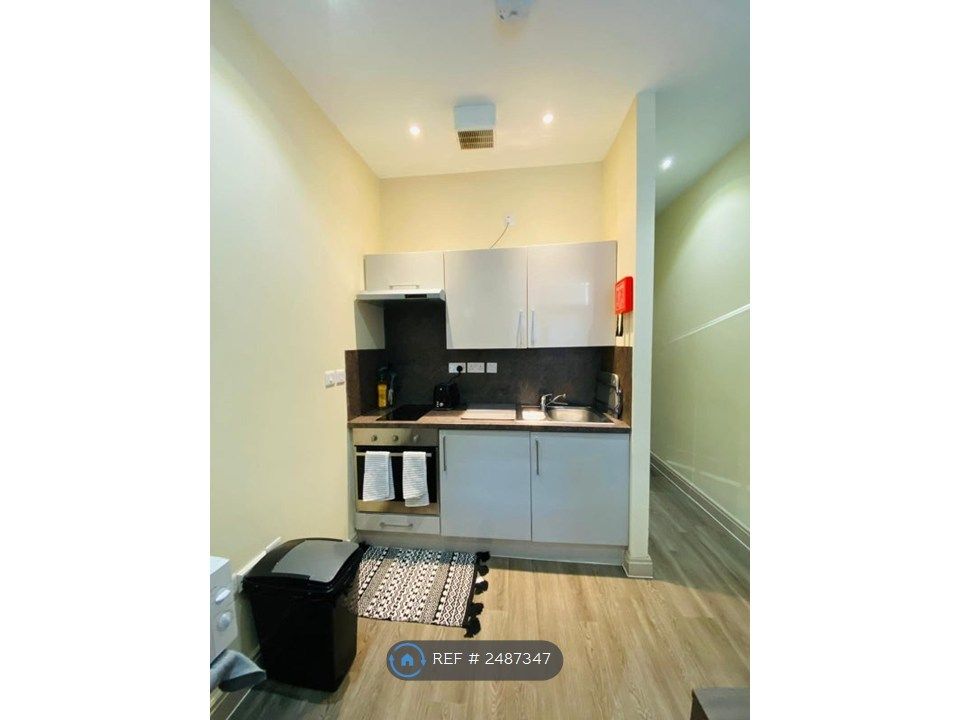 Property photo 3 of 8 Kitchen