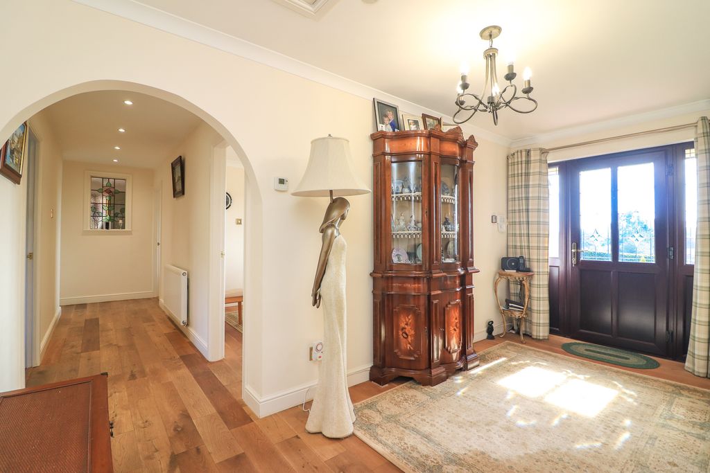 Property photo 3 of 34
