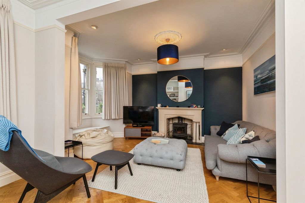 Property photo 2 of 21