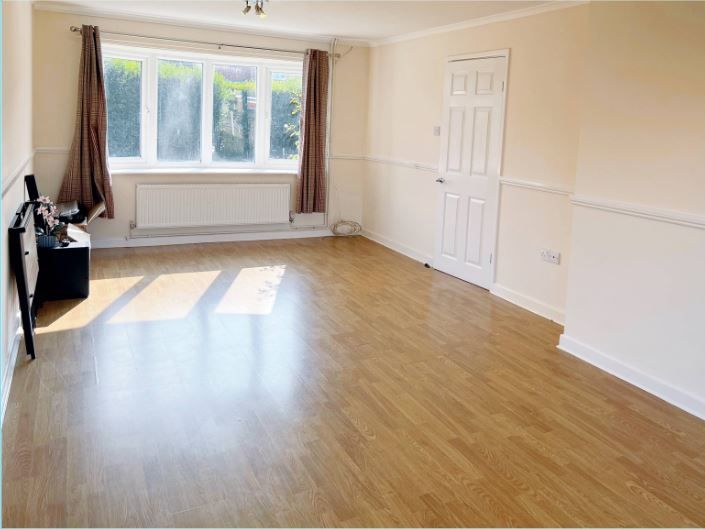 Property photo 2 of 8 Sitting Room