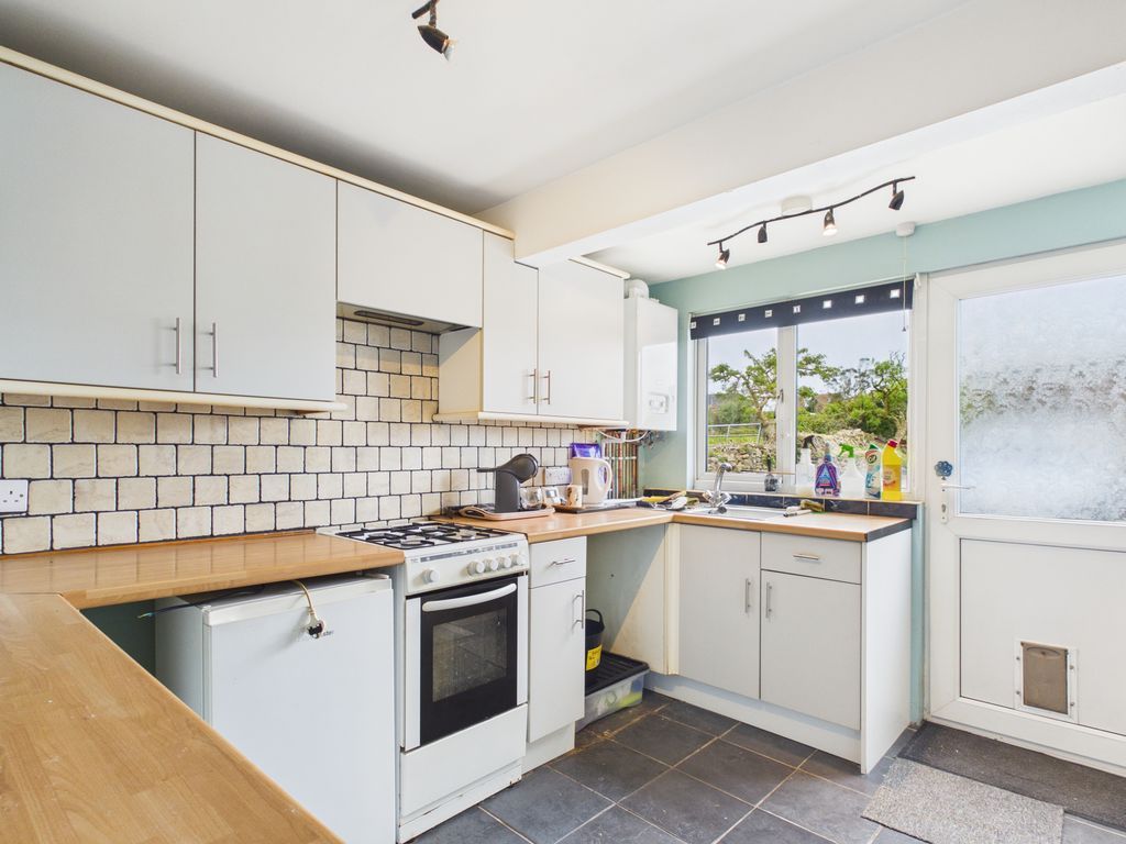 Property photo 3 of 9 Kitchen
