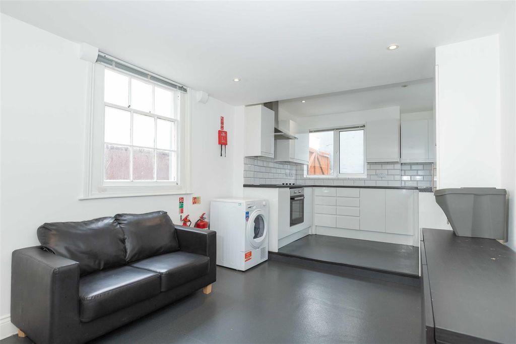Property photo 2 of 24 5 Western Place_20.Jpg