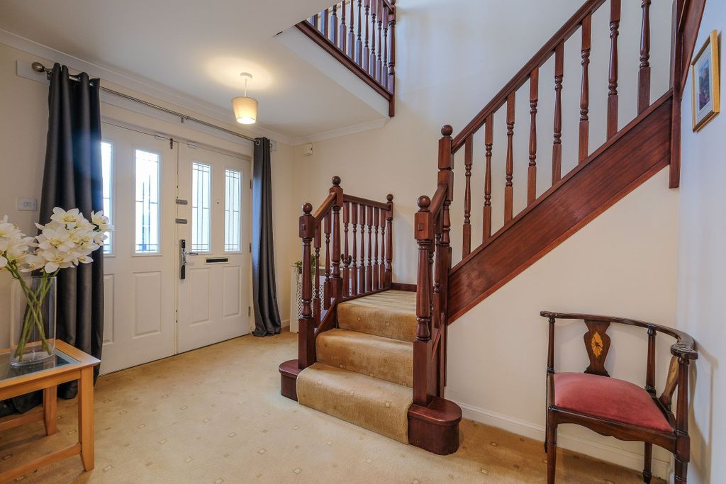 Property photo 3 of 41 Entrance Hall
