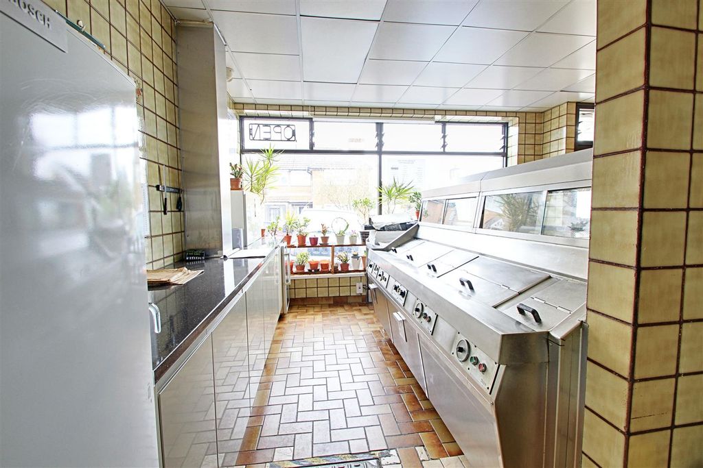 Property photo 3 of 14 Shop 2.Jpg