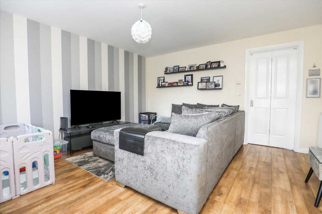 Property photo 2 of 14 Lounge