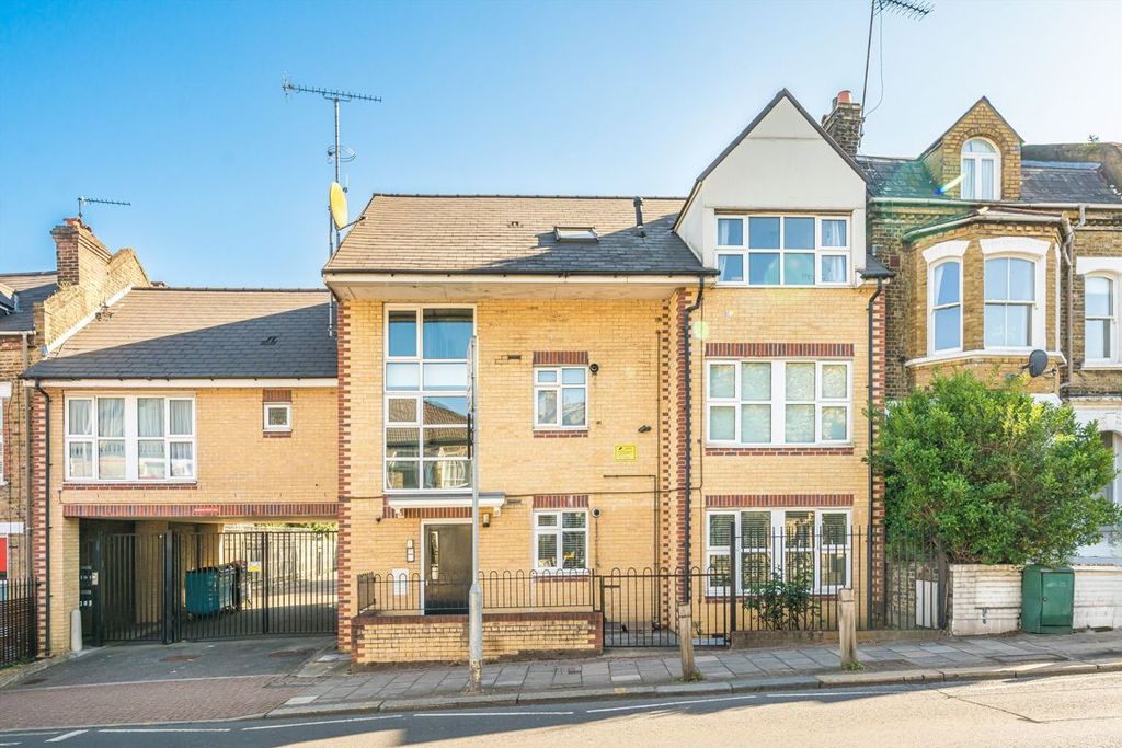Property photo 1 of 6