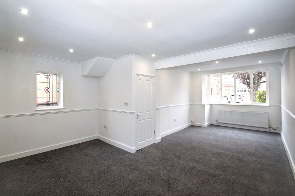 Property photo 2 of 26