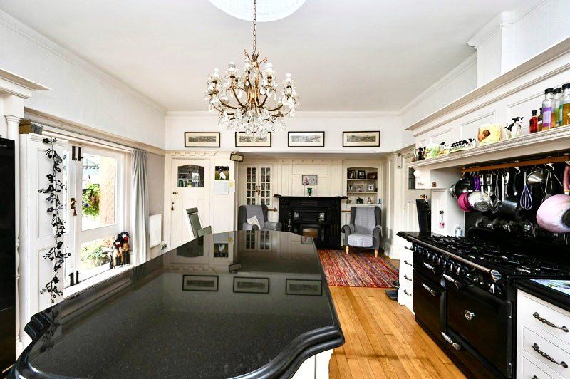 Property photo 3 of 20 Kitchen