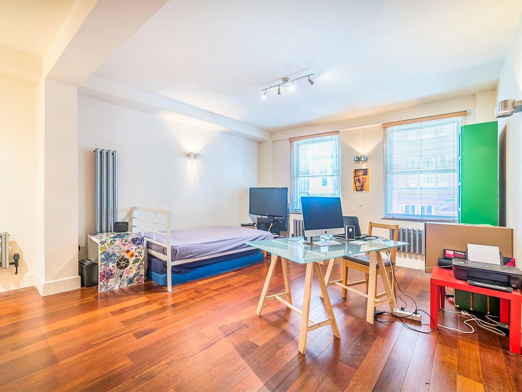 Property photo 1 of 11 St Martins Lane