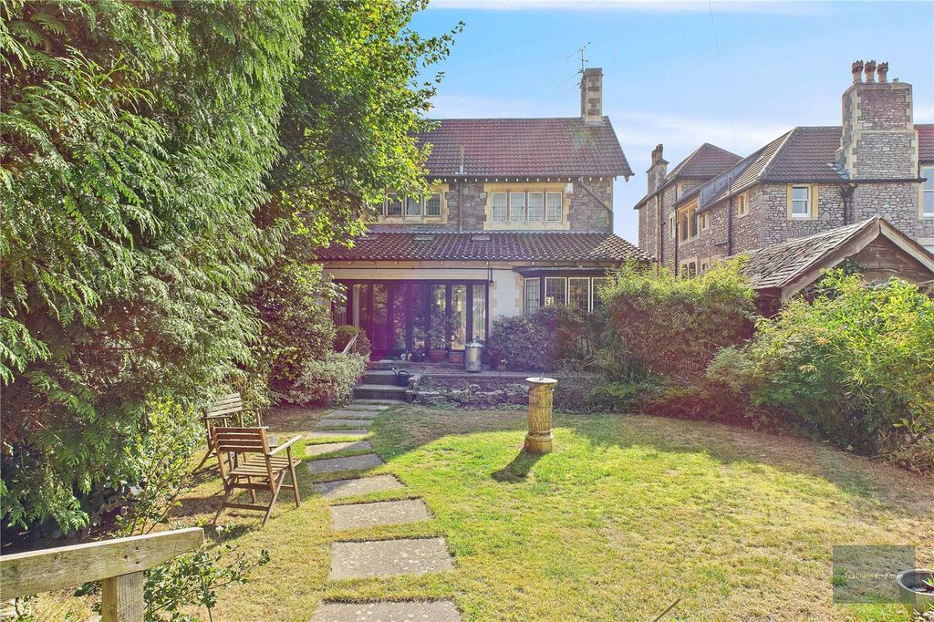 Property photo 2 of 29 Picture No. 33