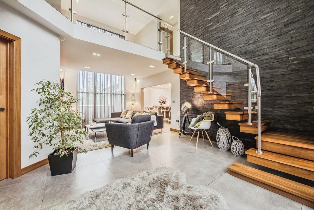 Property photo 3 of 34 Pbox-Img.Jpg