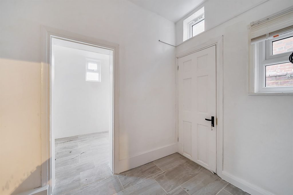 Property photo 2 of 9 Hallway