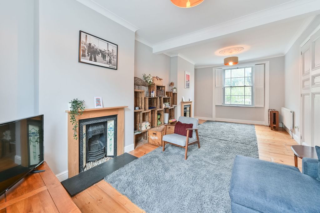 Property photo 2 of 36
