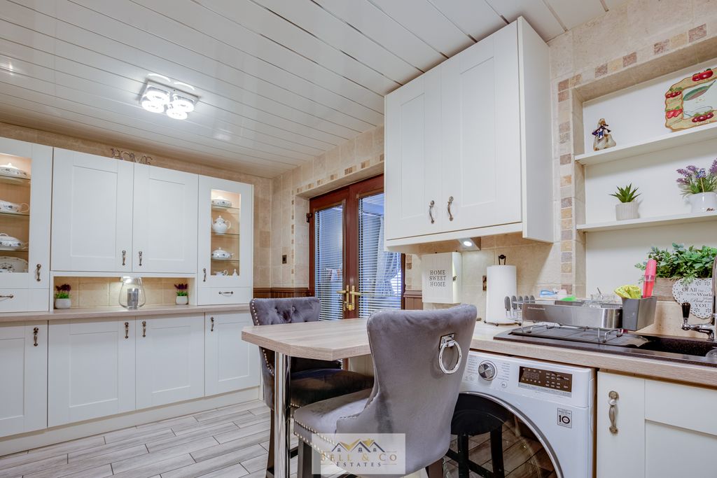 Property photo 3 of 36 Kitchen 1.1