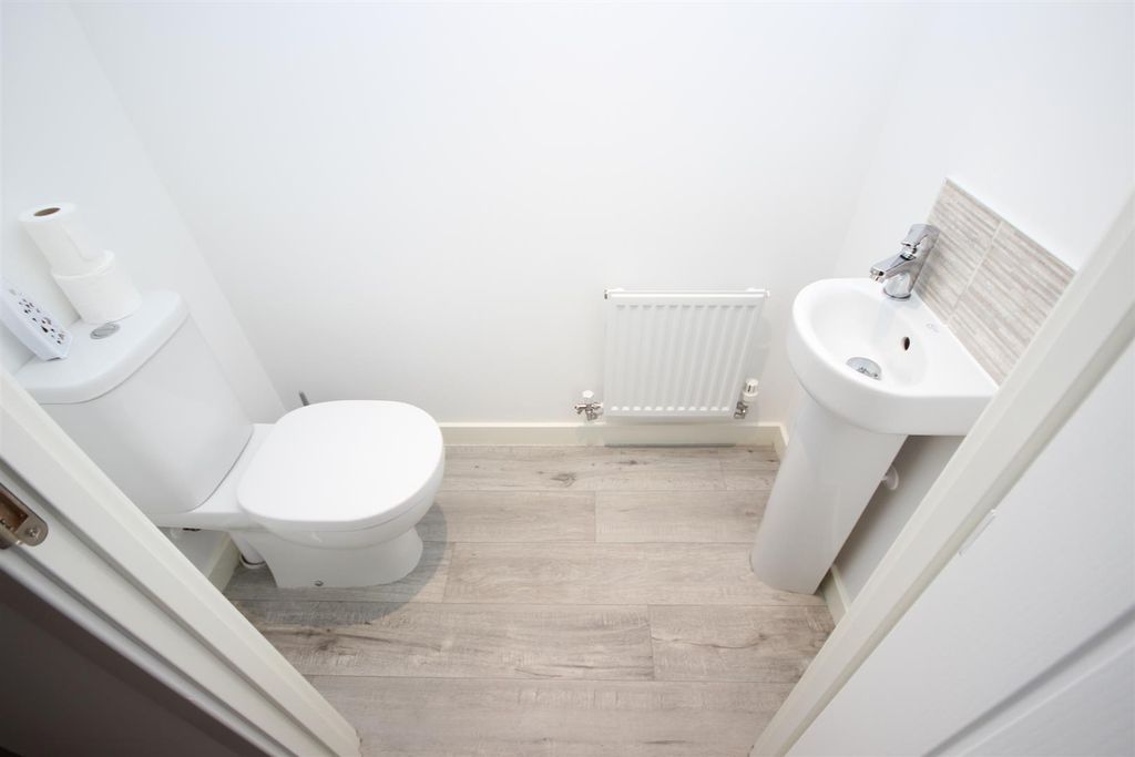 Property photo 2 of 9 WC.Jpg