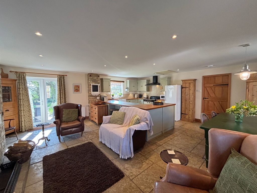 Property photo 2 of 34