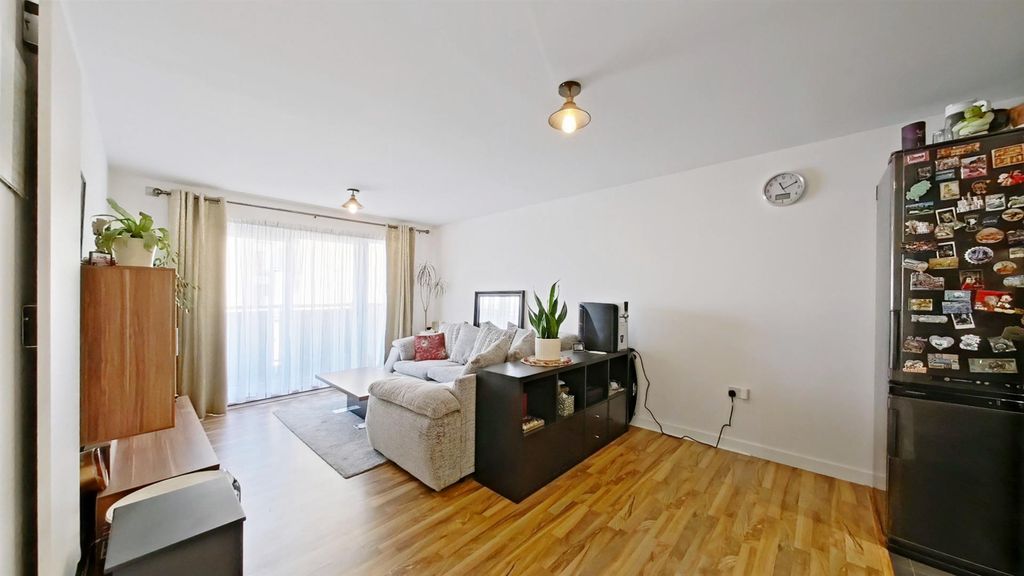 Property photo 2 of 14 Lounge/Diner