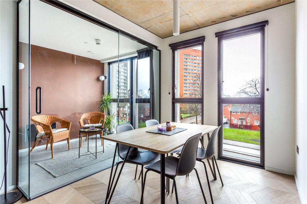 Property photo 3 of 11 Dining