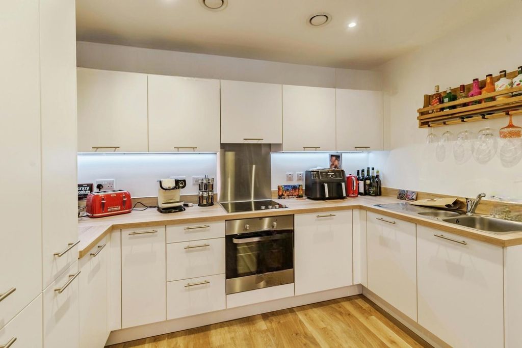 Property photo 2 of 10 Pbox-Img.Jpg