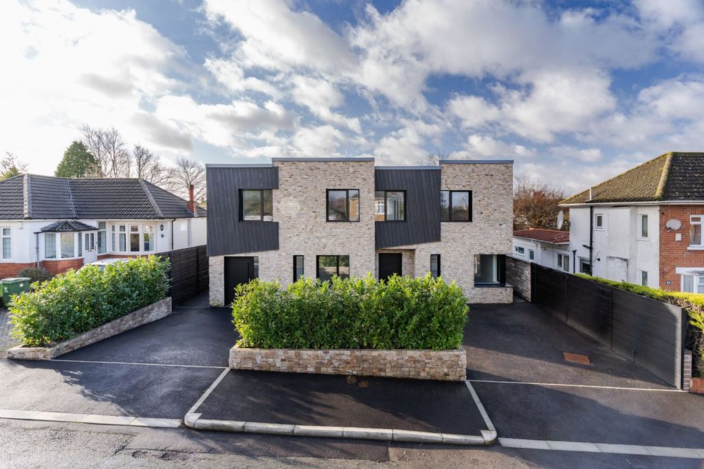 Property photo 2 of 25