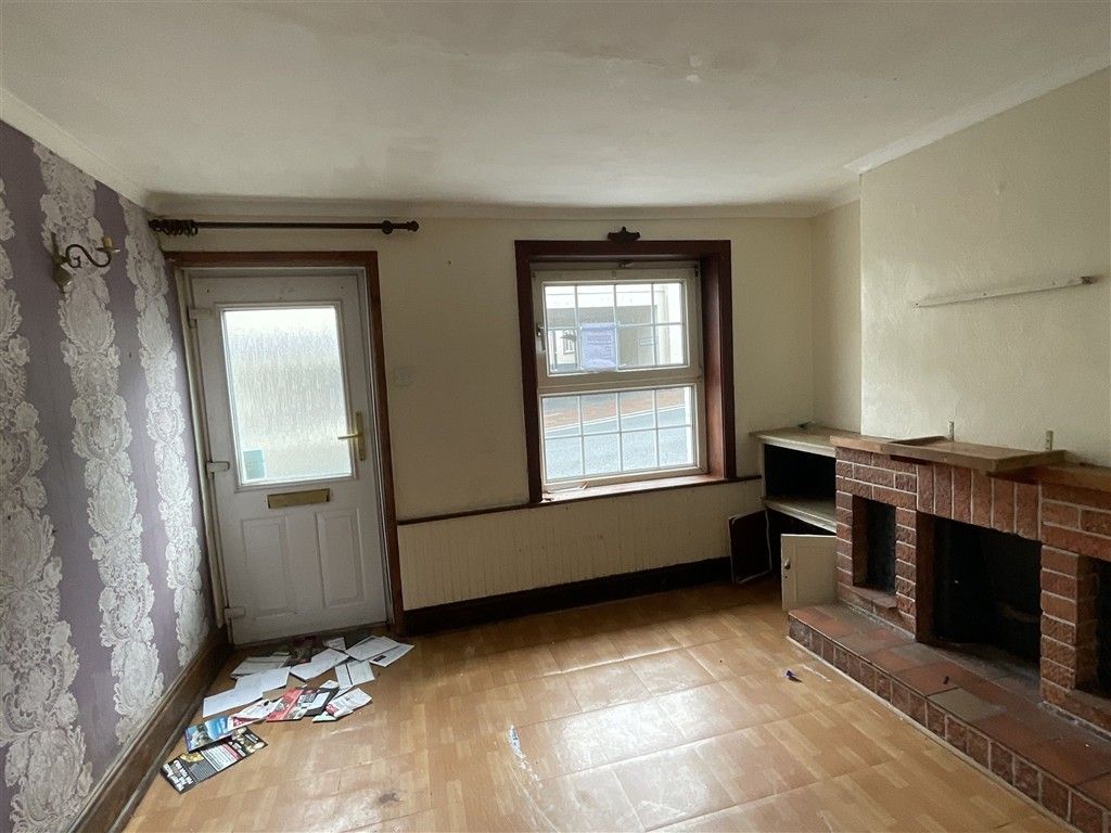 Property photo 2 of 8 Lounge