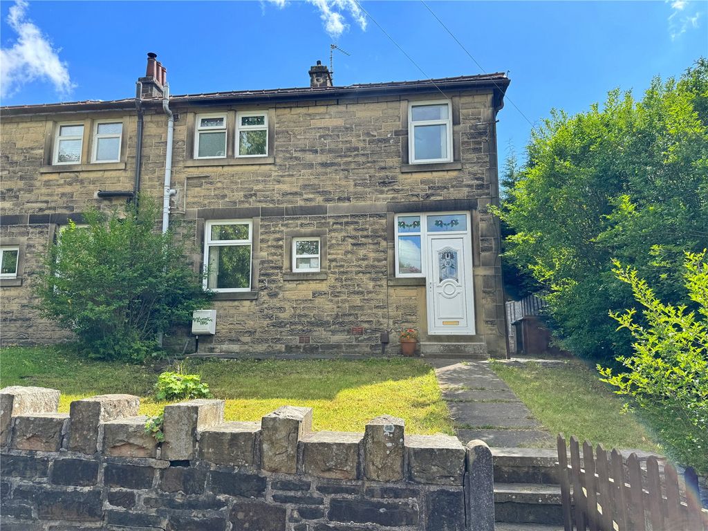Property photo 1 of 21 Stone Semi-Detached