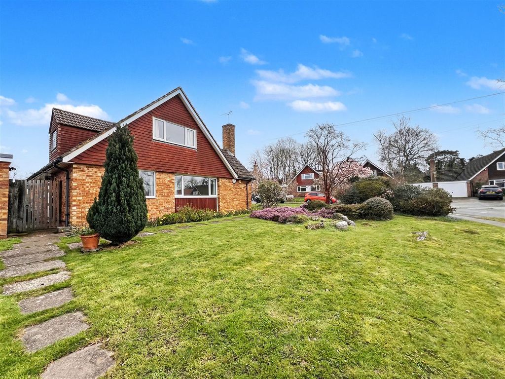 Property photo 1 of 12 Front Garden.Jpeg