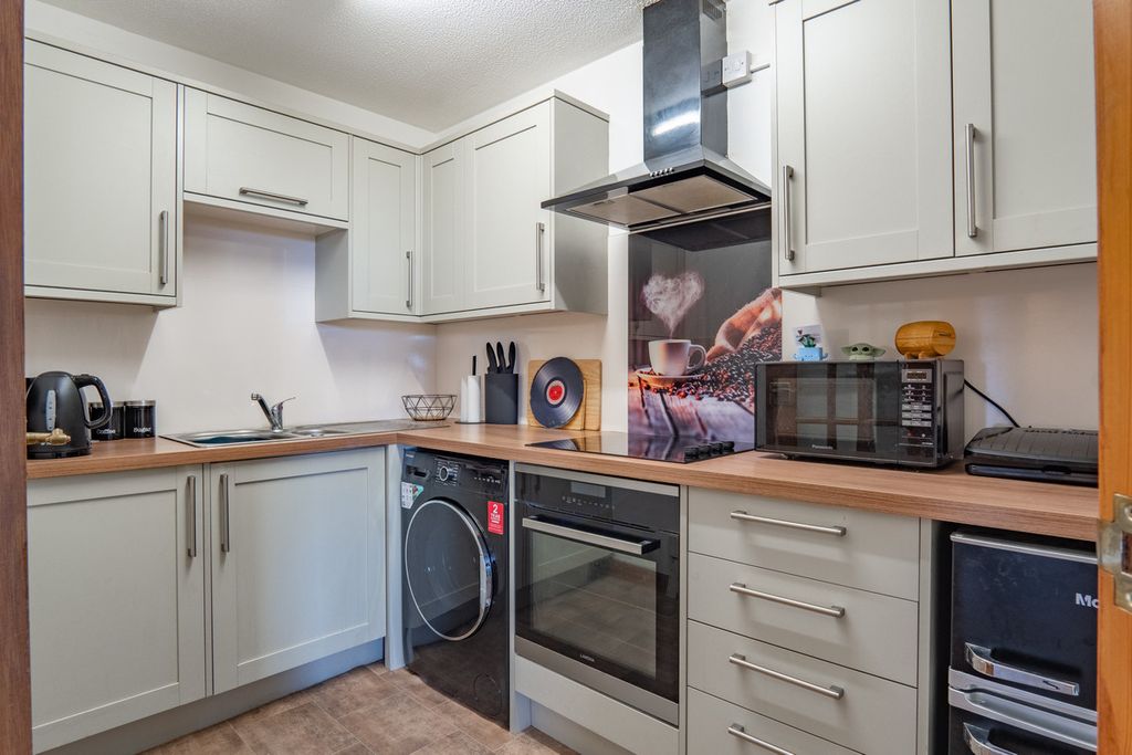 Additional image 6 of 2 bed flat for saleMurray Terrace, Inverness IV2