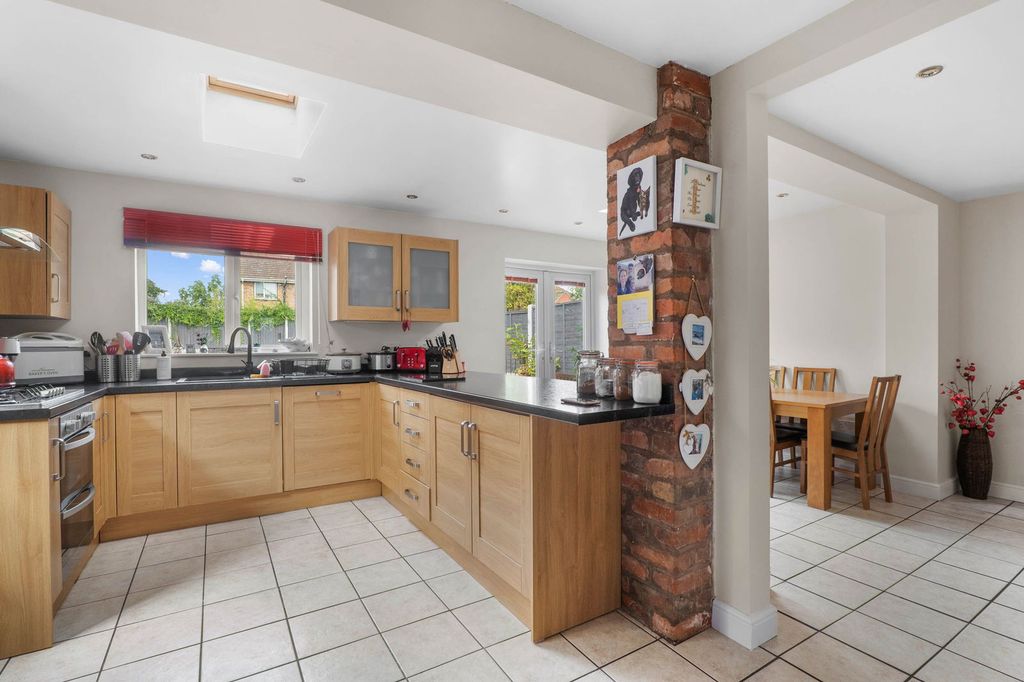 Property photo 2 of 12