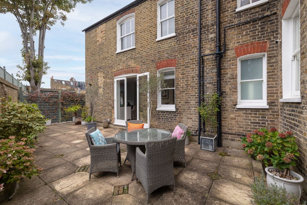 Property photo 2 of 10