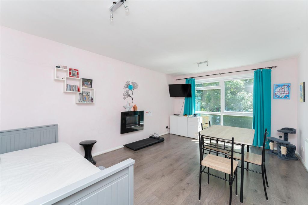 Property photo 2 of 8 28 Azalea Recp.Jpg